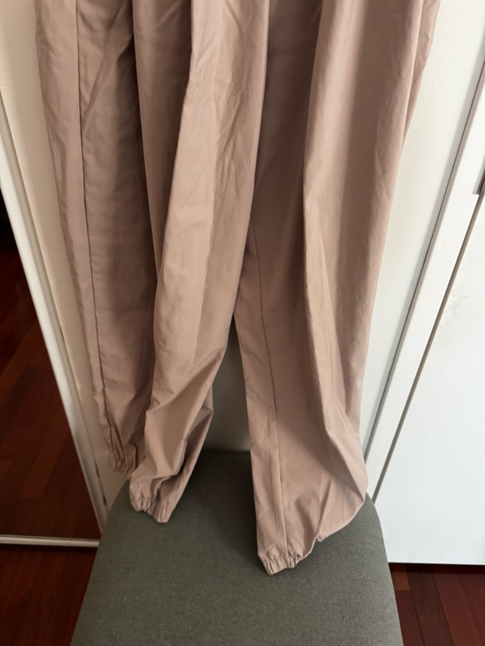 OFFLINE By Aerie Nice Moves Balloon Pant in Pebble - Picture 5 of 8